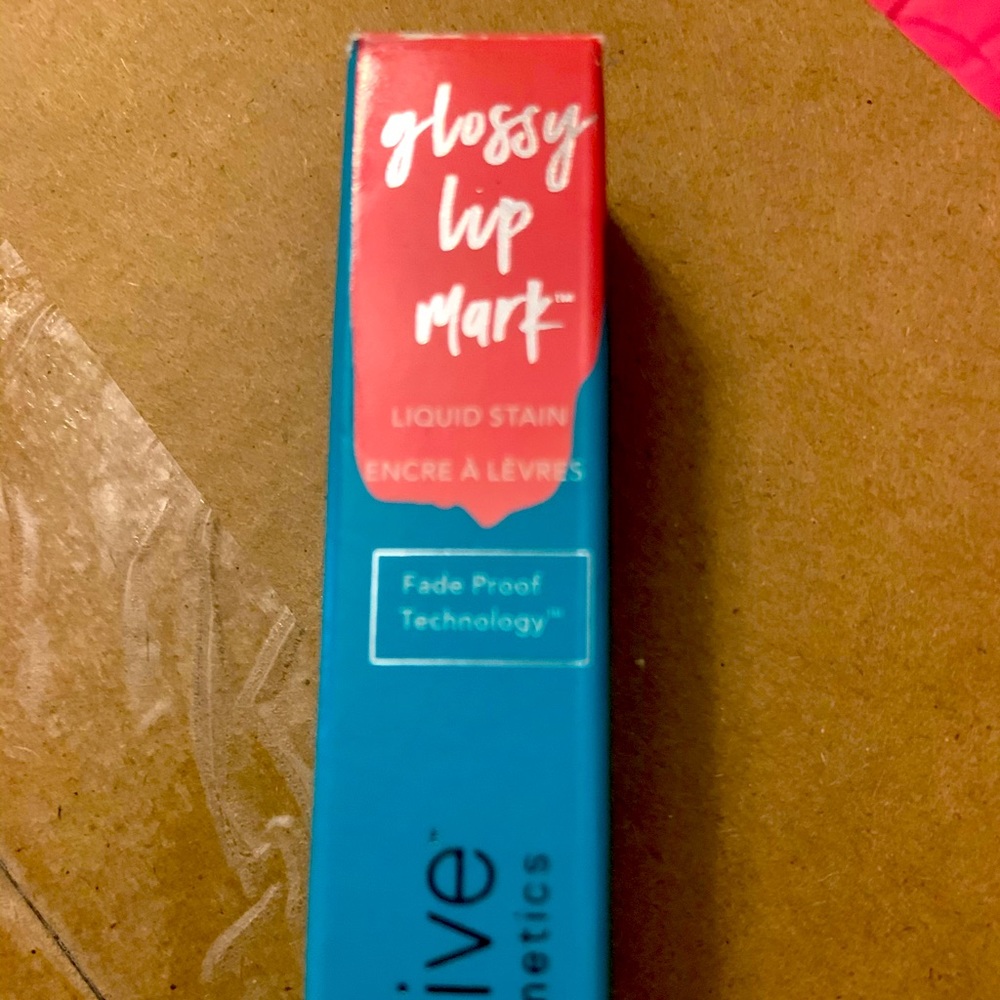COPY - Thrive glossy lipstick misty color which is a coral color thrive cosmeti…